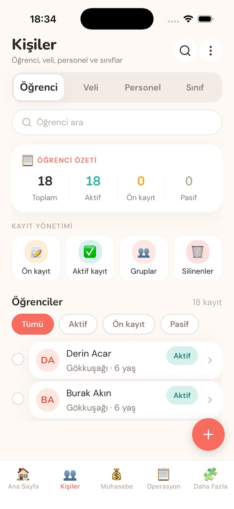 Kişiler ekranı — Öğrenci, veli ve personel kayıtları; ön kayıttan gruplara.